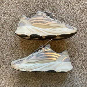 Adidas Yeezy 700 v2 Cream